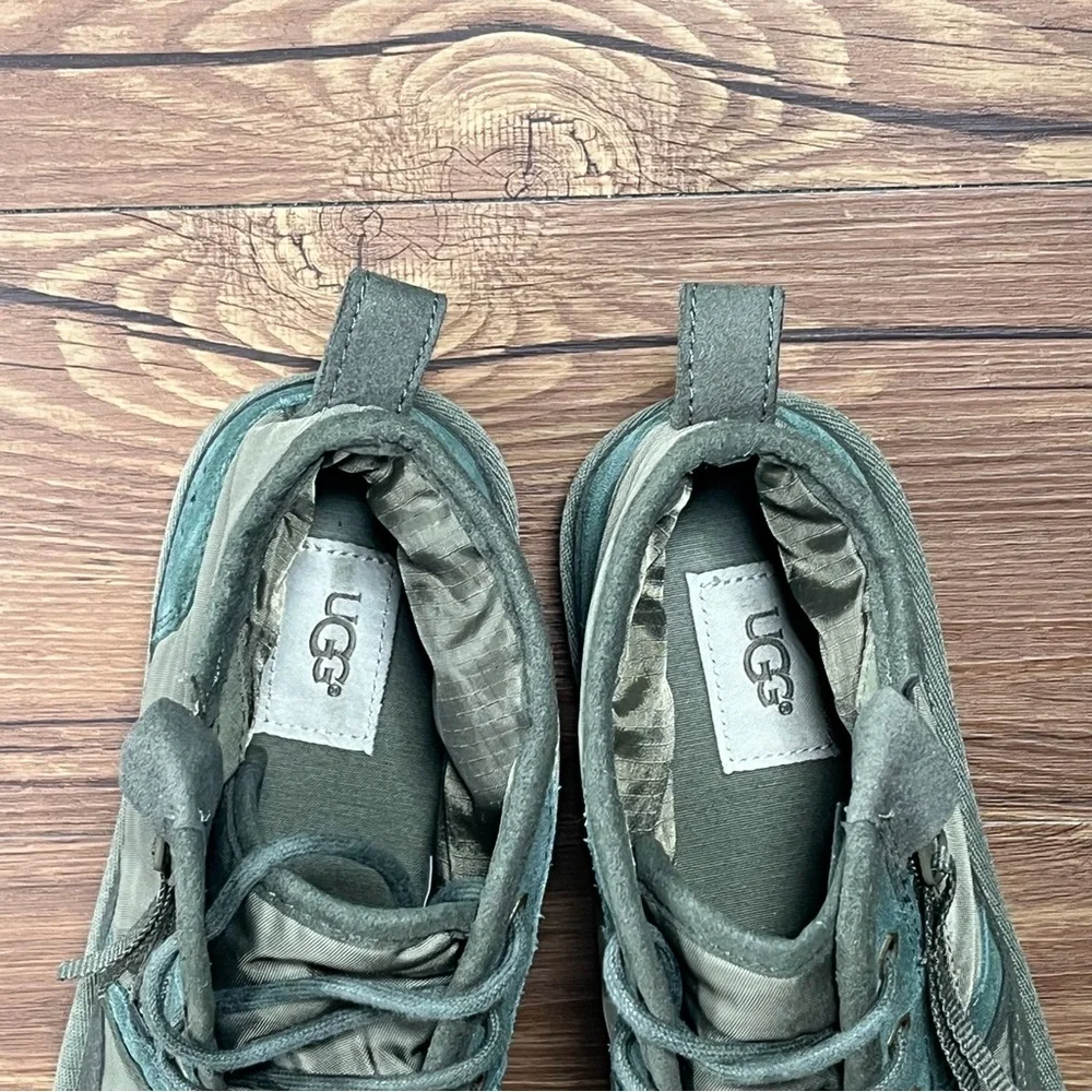 UGG ships within